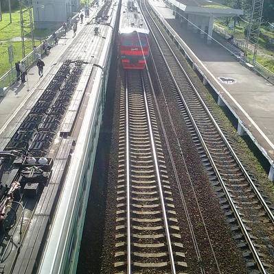 Более 20 поездов задерживаются из-за сбоя на Октябрьской железной дороге в Подмосковье