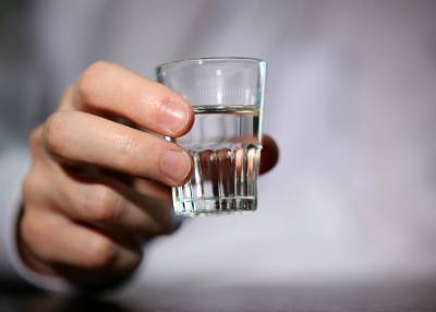Ученые выяснили, почему люди теряют бдительность от алкоголя