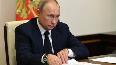 Путин поручил начать вакцинацию от коронавиурса на следующей неделе