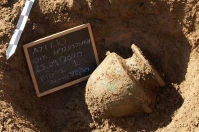 В Греции раскопали древние гробницы возрастом более 2000 лет