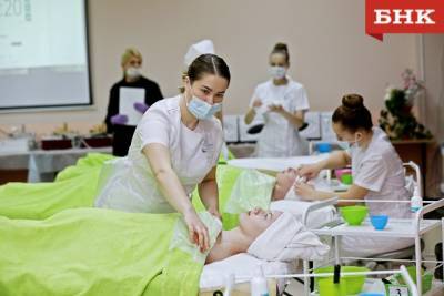 В Сыктывкаре молодые косметологи соревнуются в умении делать «макияж без макияжа»