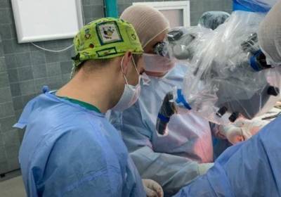 Во Львове врачи провели сложнейшую операцию на мозге 10-летней девочки без кровопотери