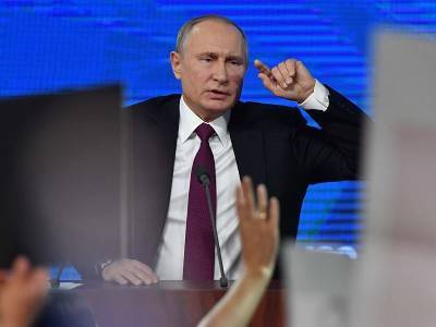 Мат Пескова и Снегурочка в миниюбке: что творится за кулисами пресс-конференций Путина