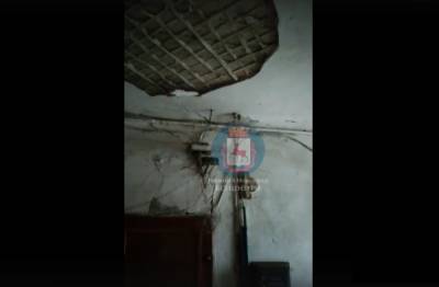 Потолок рухнул в одном из домов Ленинского района