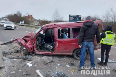 Смертельное ДТП вблизи Тернополя: В результате столкновения четыре автомобиля разлетелись вдребезги
