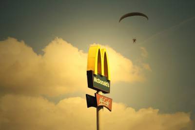 «Макдоналдс» изменил рецепт гамбургеров и Биг Маков в России