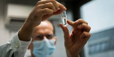 Глава Минздрава РФ заявил, что российской вакциной от COVID-19 привились более 100 тыс. граждан