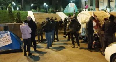 Гражданские активисты третьи сутки проводят акцию протеста у парламента Грузии
