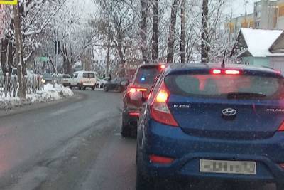 В Брянске погиб в ДТП пассажир Renault с эмблемой такси «Яндекс»