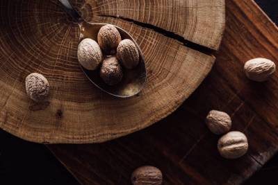 Чем вреден и полезен мускатный орех?