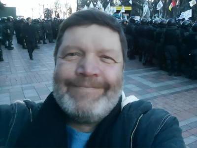 Журналист Капустин о платах правительства Украины на коммерческую вакцинацию: Повесьте в спаленке напоминательный портретик Януковича