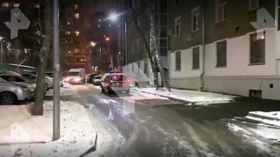 Трое неизвестных напали на прохожих в центре Москвы