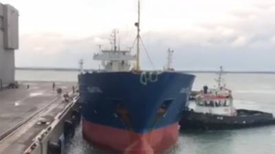 В порту Туапсе столкнулись два иностранных судна