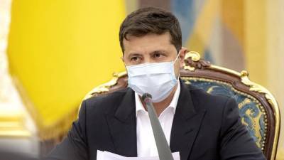Зеленский возмутился желанию украинцев получить российскую вакцину