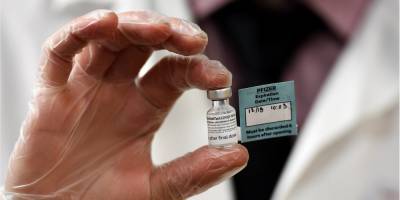 В США расследуют случаи аллергии на вакцину Pfizer от коронавируса