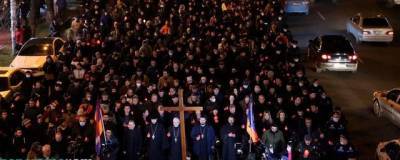 В Ереване траурный марш закончился давкой и потасовками