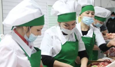 Хабиров пообещал поддержку поставщикам мяса для школьных столовых