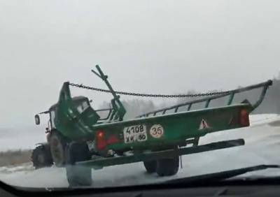 Легковушка вылетела с трассы в Рыбновском районе по вине тракториста