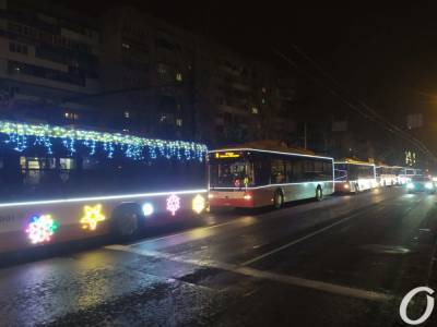 Парад троллейбусов в Одессе впервые прошел без пассажиров (видео)