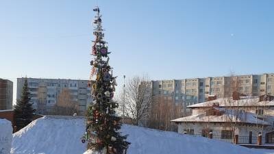 В Тобольске установили новогоднюю Пизанскую башню