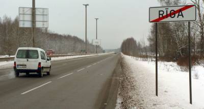 Осторожно! Лед на дорогах Латвии