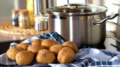 Россиянам перечислили неожиданные свойства картофеля
