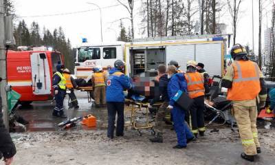 Страшная авария в Петрозаводске: водителя одной из машин пришлось «вырезать» специнструментом