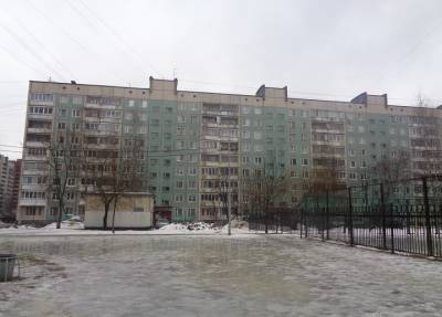 Любит молодых: рецидивист в Петербурге выбросил подругу с балкона пятого этажа