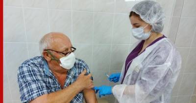 Вакцинация пожилых россиян от COVID-19 может начаться на следующей неделе