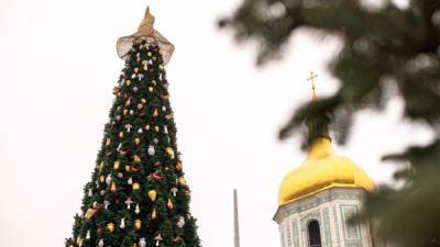 Новогодний раздор: почему не стоило снимать шляпу с елки в Киеве
