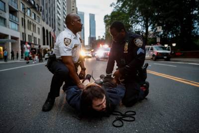 Департамент расследований обвинил полицию Нью-Йорка в агрессии против митингующих