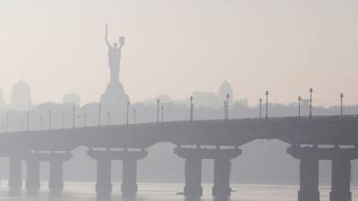 Густой туман накрыл Киев: синоптики предупреждают о видимости в 200 – 500 метров