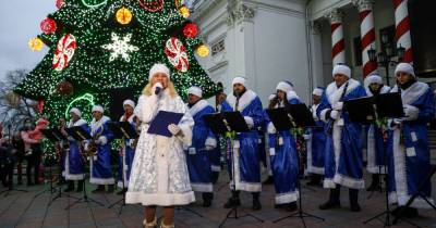"Потому что в лагере Новый год": елку в Одессе открыли под блатной шансон (видео)