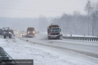 На дорогах Барнаула 80 снегоуборочных машин убирают последствия снегопада