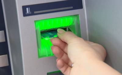 Названы 5 ошибок, которые украинцы чаще всего совершают возле банкомата