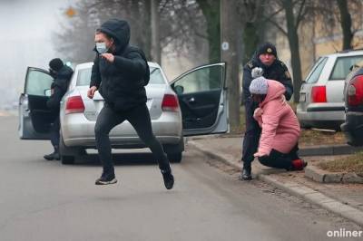 Протесты в Беларуси: в Минске уже около 100 задержанных