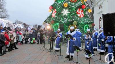 Конфуз в Одессе: около главной елки города звучала "блатная" песня (видео)