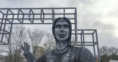 В России установили памятник Аленке, который напугал местных жителей: фото