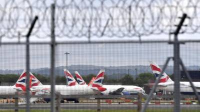 В страхе перед мутацией: в Европе отказываются принимать рейсы из Лондона