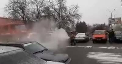 Облили холодной водой из брандспойта: в Полтаве пожарные сняли на видео выпроваживание коллеги на пенсию