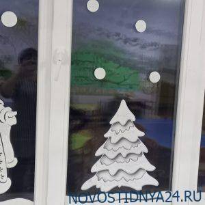 Очень рады мы зиме и рисуем на окне