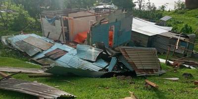 На Фиджи обрушился мощный ураган: один остров полностью разрушен, есть погибшие — фото