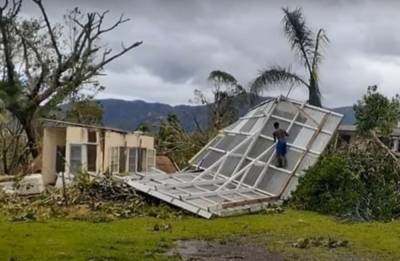 Сносило дома и вырывало деревья: мощный ураган пронесся страной, кадры последствий
