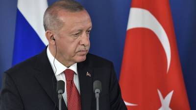 Президента Турции раскритиковали за нарушение мер по COVID-19