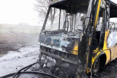 В Днепропетровской области автобус с пассажирами вспыхнул во время движения