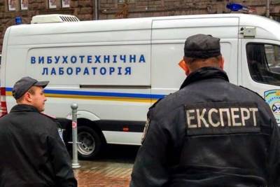 Массовое "заминирование": в Киеве одновременно закрыли ряд ТРЦ и супермаркетов