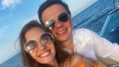 Жена Дмитрия Комарова поделилась, как праздновала с мужем день рождения онлайн
