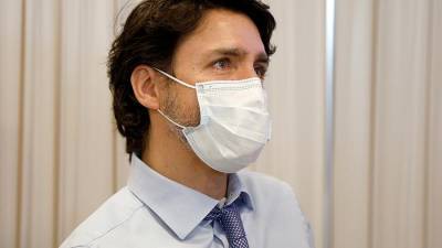 Премьер-министр Канады заявил о готовности публично привиться от COVID