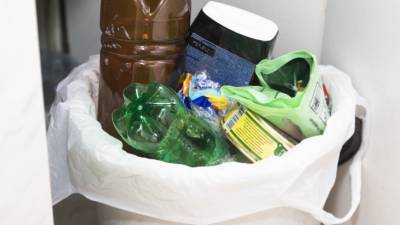 В Индии пластиковый мусор стали менять на продуктовые купоны