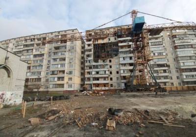 В Киеве на Позняках демонтируют взорвавшуюся многоэтажку: бывшие жильцы попрощались с домом